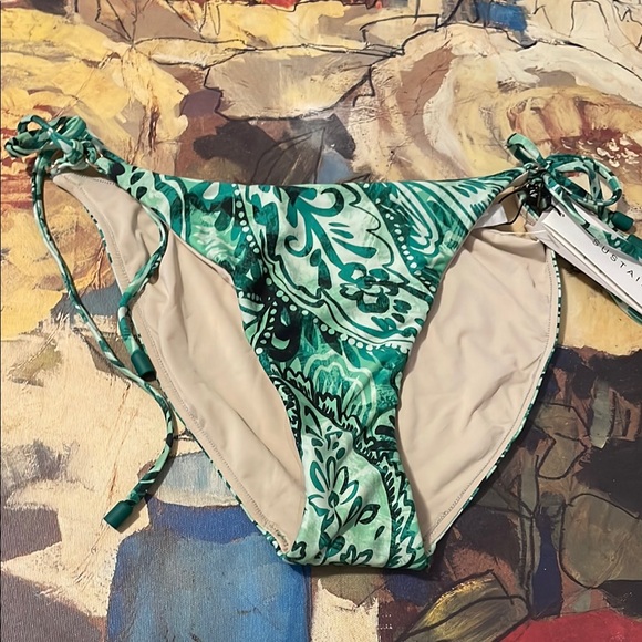 Bikini Bottom - Picture 1 of 3